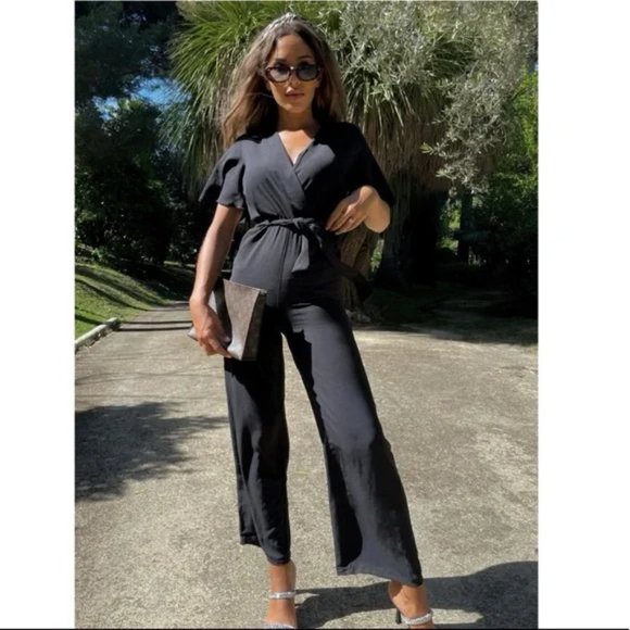 Black Short Sleeve V-Neck Loose Fit Wide Leg Jumpsuit Playsuit - Picture 6 of 10